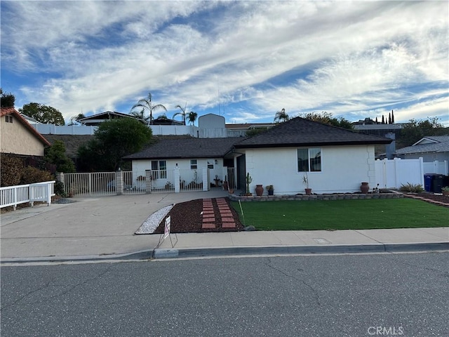 ranch-style house featuring a front lawn