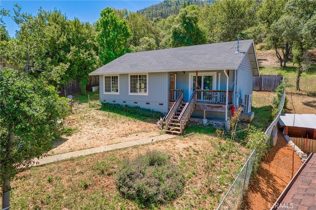 single story home with a porch