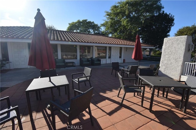 5362 Algarrobo Unit 2O, Laguna Woods, CA 92637 - view of patio with outdoor dining area