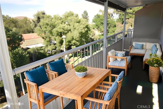 5362 Algarrobo Unit 2O, Laguna Woods, CA 92637 - balcony featuring an outdoor hangout area
