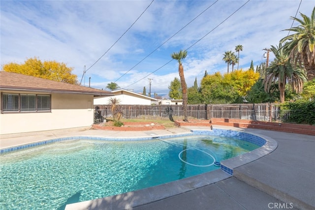 view of swimming pool