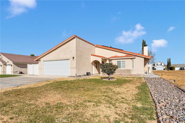 view of front of property featuring a front lawn and a garage