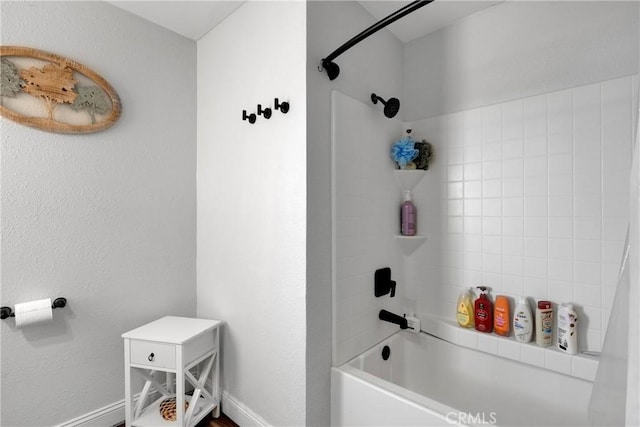 bathroom featuring tiled shower / bath