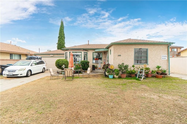 view of front of property featuring a garage and a front yard