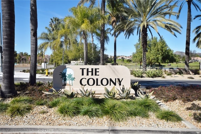 view of community / neighborhood sign