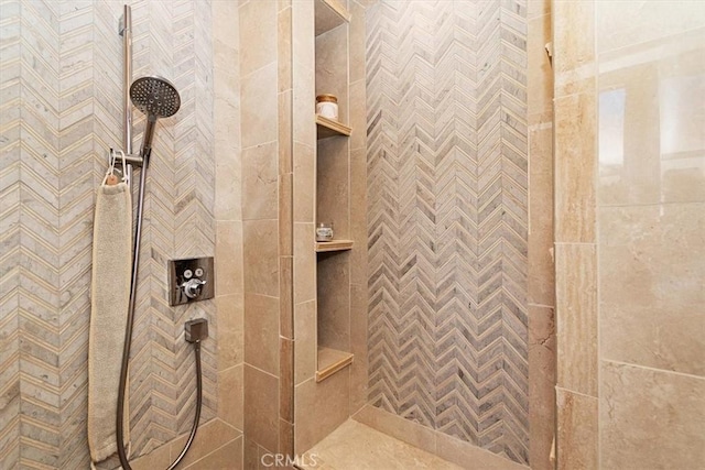 bathroom featuring tiled shower