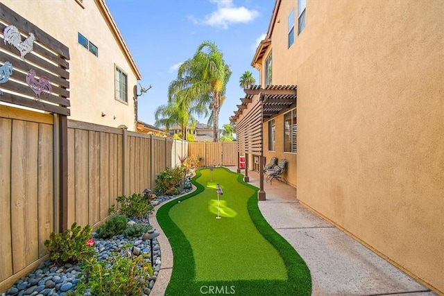 view of yard featuring a pergola