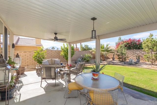 view of patio with outdoor lounge area and ceiling fan