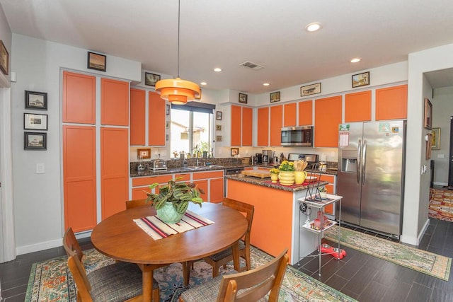 kitchen with stainless steel appliances and a center island