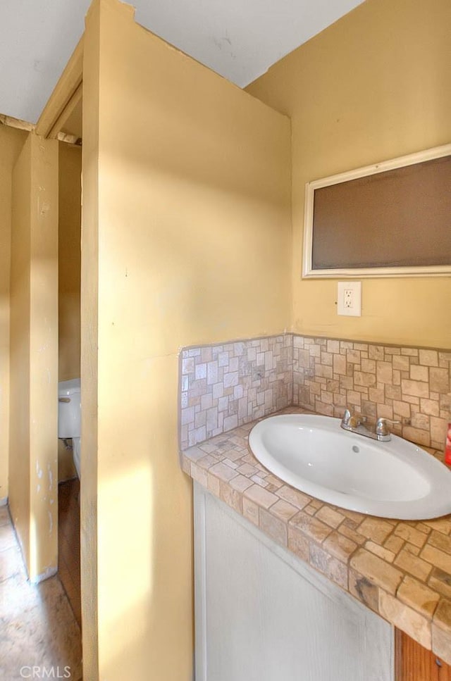 bathroom featuring sink