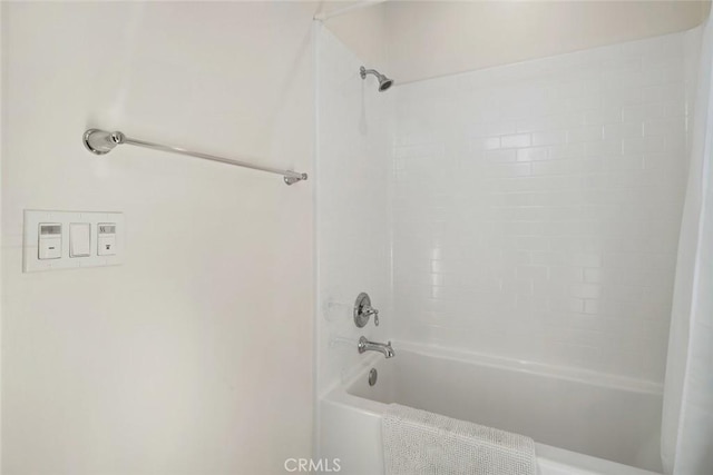 bathroom featuring shower / washtub combination