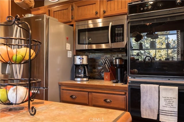 kitchen featuring tasteful backsplash and stainless steel appliances