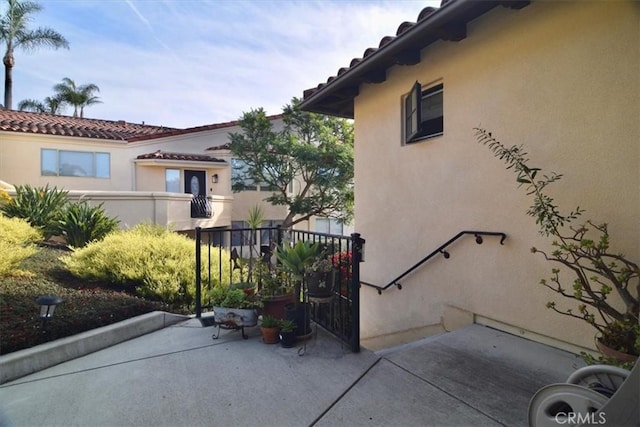 view of side of property featuring a patio