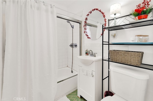 full bathroom featuring sink, tile walls, shower / bath combination with curtain, decorative backsplash, and toilet