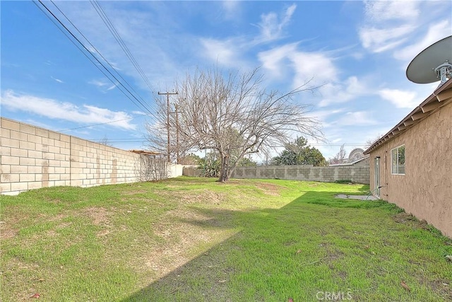 view of yard featuring a fenced backyard