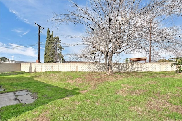 view of yard featuring fence