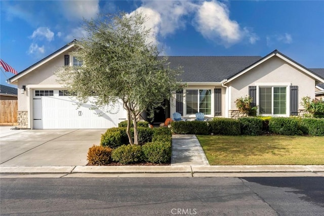 view of front of home featuring a front yard and a garage