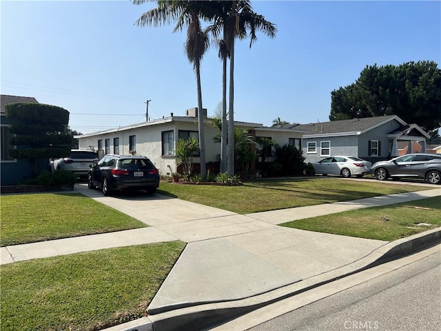 view of front of home featuring a front yard