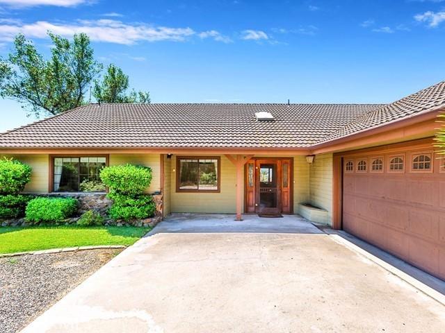 single story home with a garage