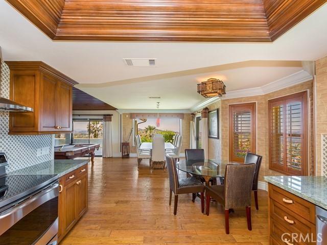 dining area featuring light hardwood / wood-style floors and ornamental molding