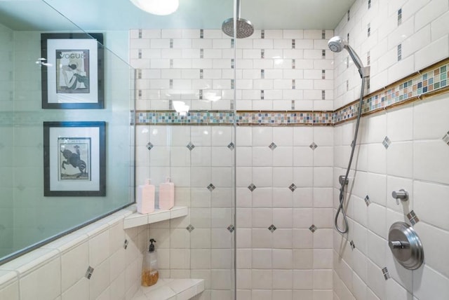 bathroom featuring tiled shower