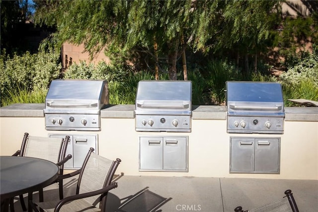 view of patio / terrace featuring an outdoor kitchen and grilling area