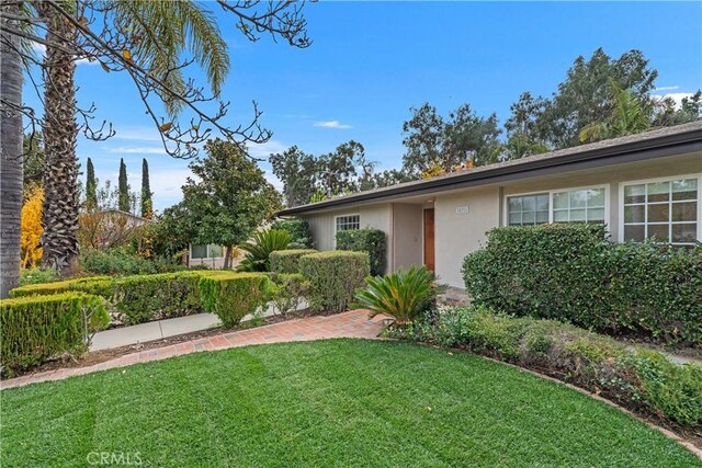 ranch-style home with a front yard