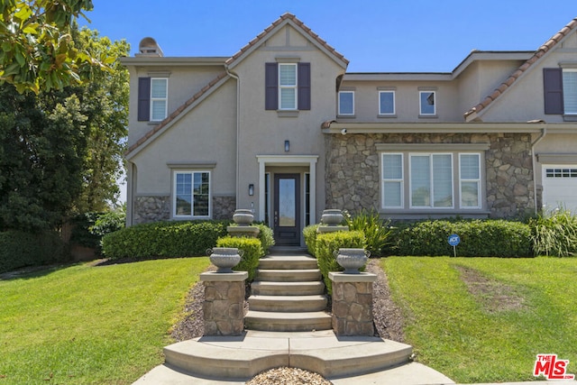 view of front of property with a front yard