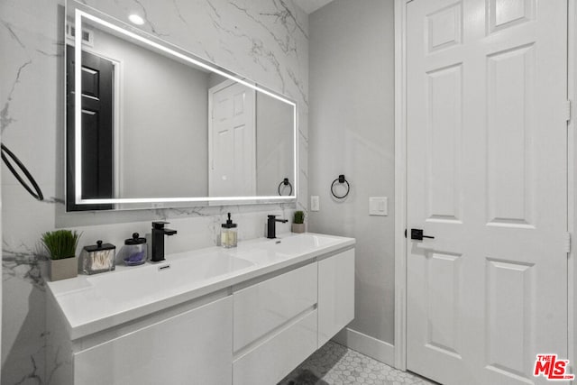 bathroom with vanity