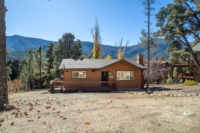 view of front of home featuring a mountain view