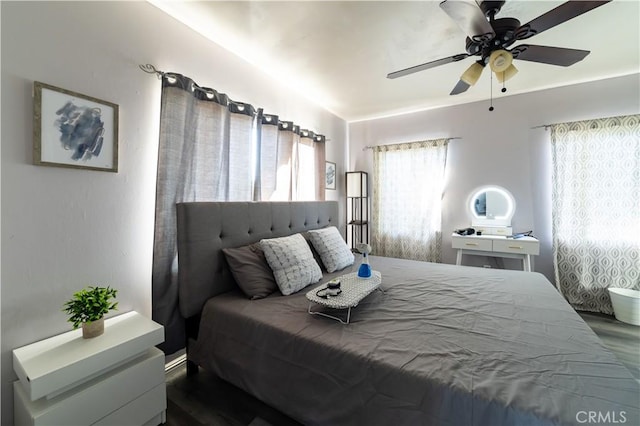 bedroom with ceiling fan