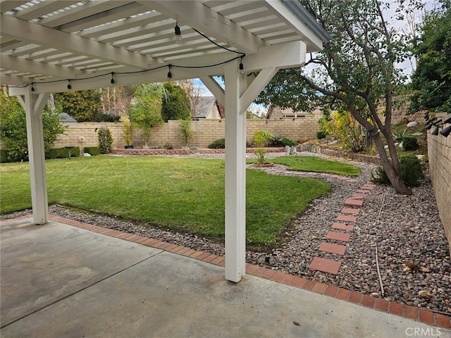 view of yard with a patio area