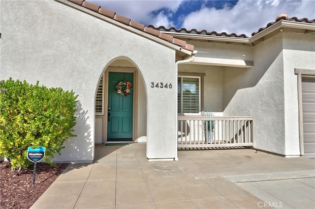 entrance to property featuring covered porch