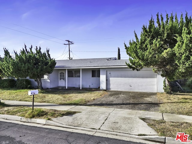 view of front facade with a garage