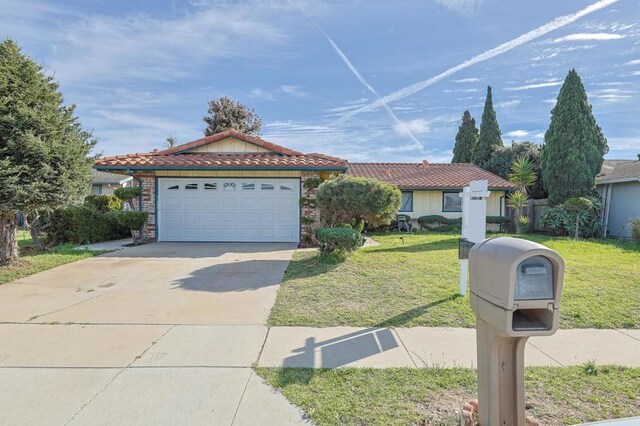 view of front facade featuring a front lawn and a garage