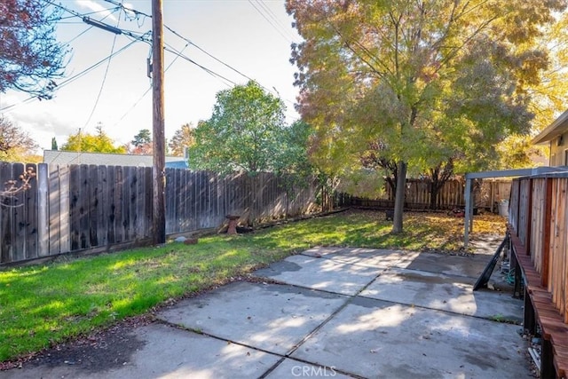 view of yard with a patio