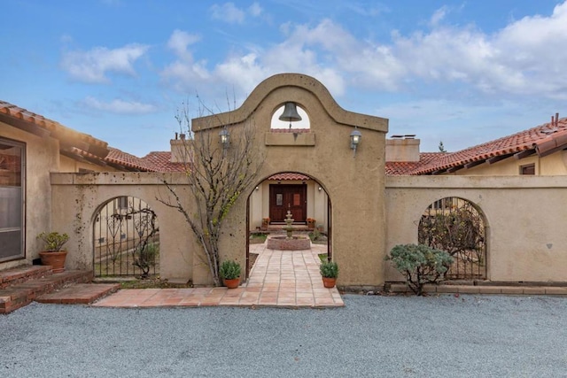 view of front facade with a patio