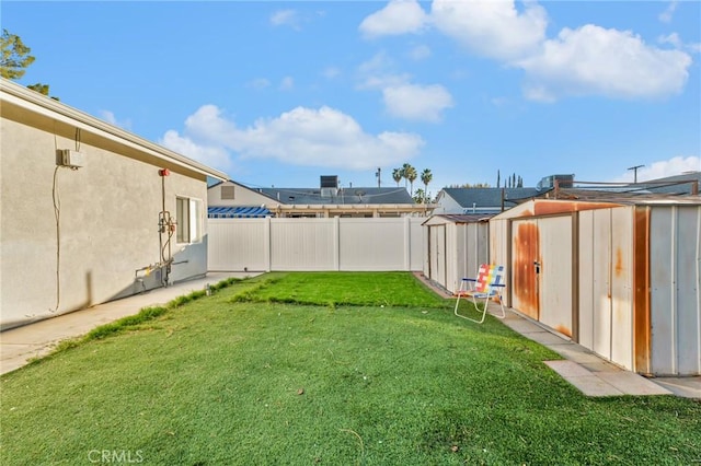 view of yard with a shed