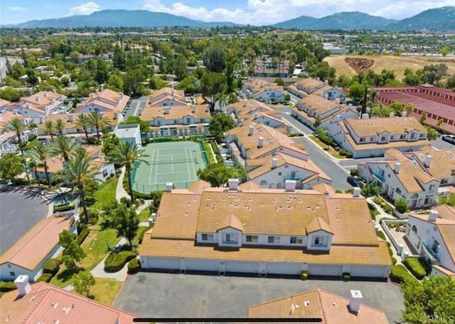 birds eye view of property featuring a mountain view