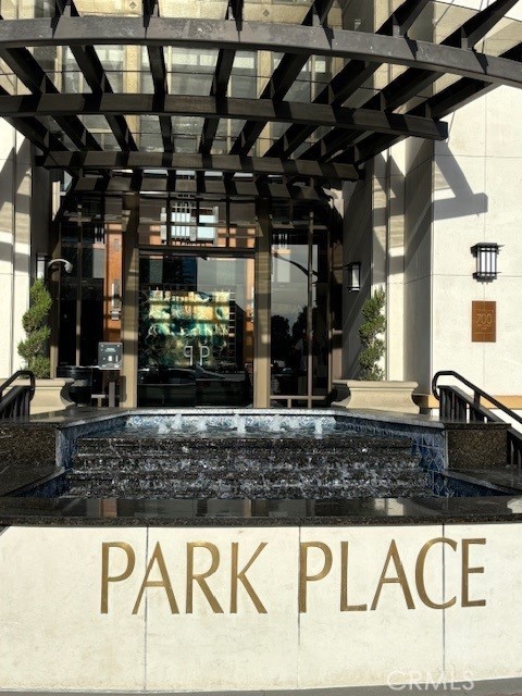 700 W Harbor Dr Unit 104, San Diego, CA 92101 - exterior view of a community bar