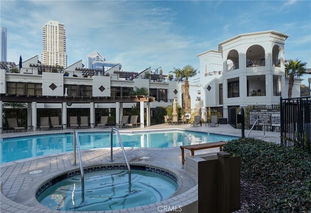 700 W Harbor Dr Unit 104, San Diego, CA 92101 - community pool featuring a community hot tub and a patio area