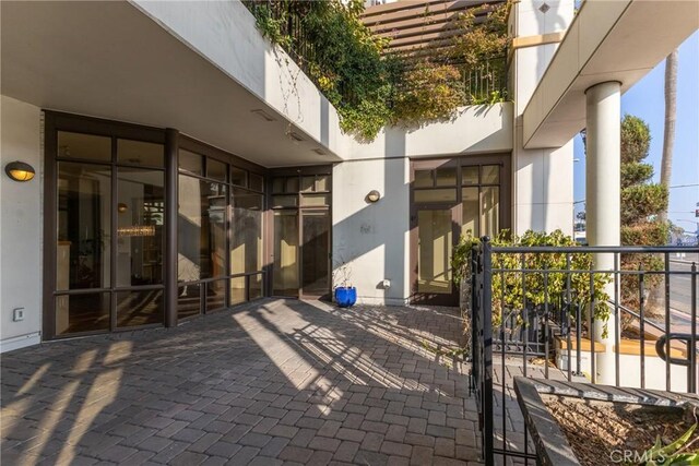 700 W Harbor Dr Unit 104, San Diego, CA 92101 - view of patio / terrace