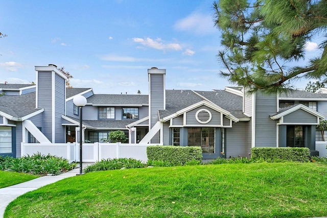 view of front of home with a front yard