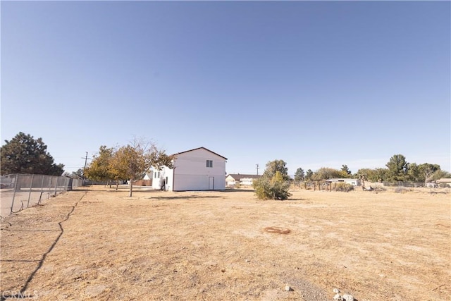 view of yard featuring a rural view