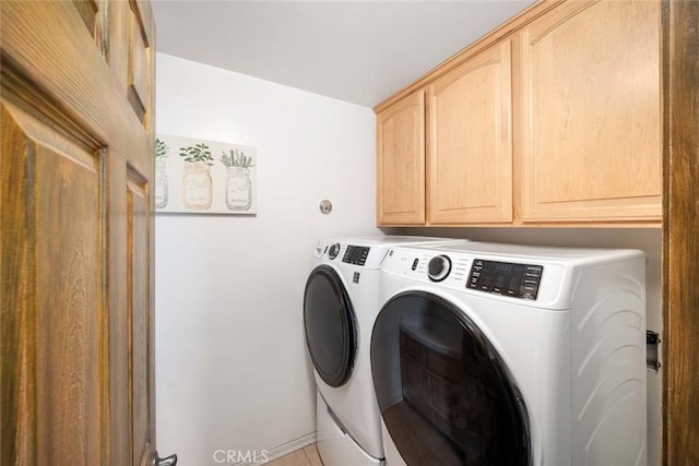 washroom featuring cabinets and washing machine and dryer