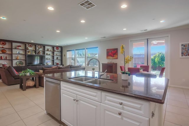 kitchen with dishwasher, sink, plenty of natural light, an island with sink, and white cabinets