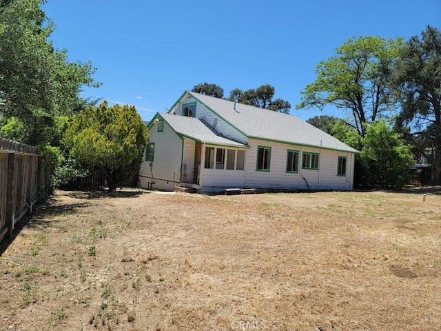 back of house featuring a lawn