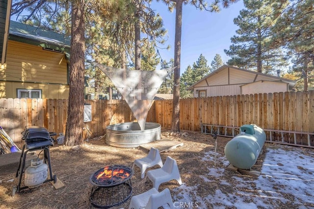 view of yard featuring a fire pit