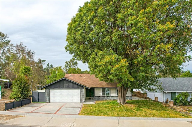 view of front of home featuring a garage and a front lawn