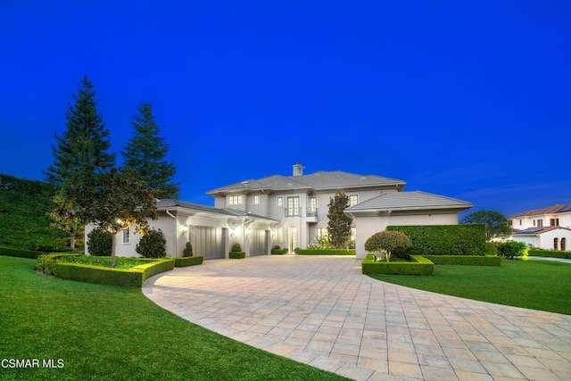 view of front of house featuring a front lawn